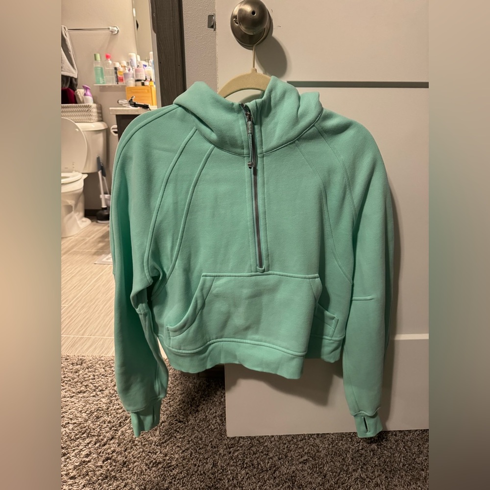 Lululemon Scuba XS/S in Wild Mint